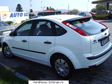 m-am hotarat: vand focus 2, alb, 1,4 benzina, fabricat 2005, in 2006, faruri sport negre, aer